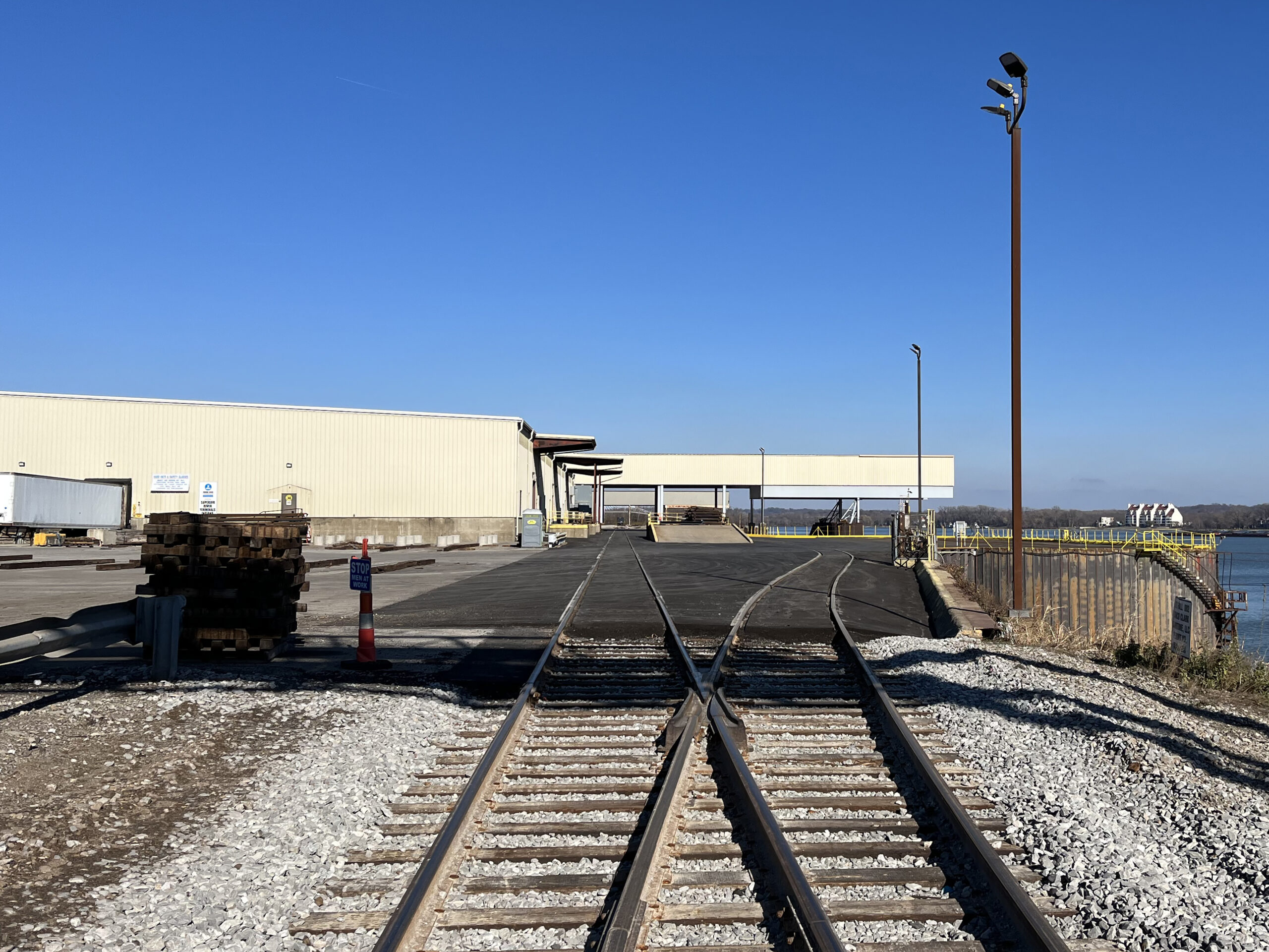 lg-new-cargo-terminal-transload-scaled (1)